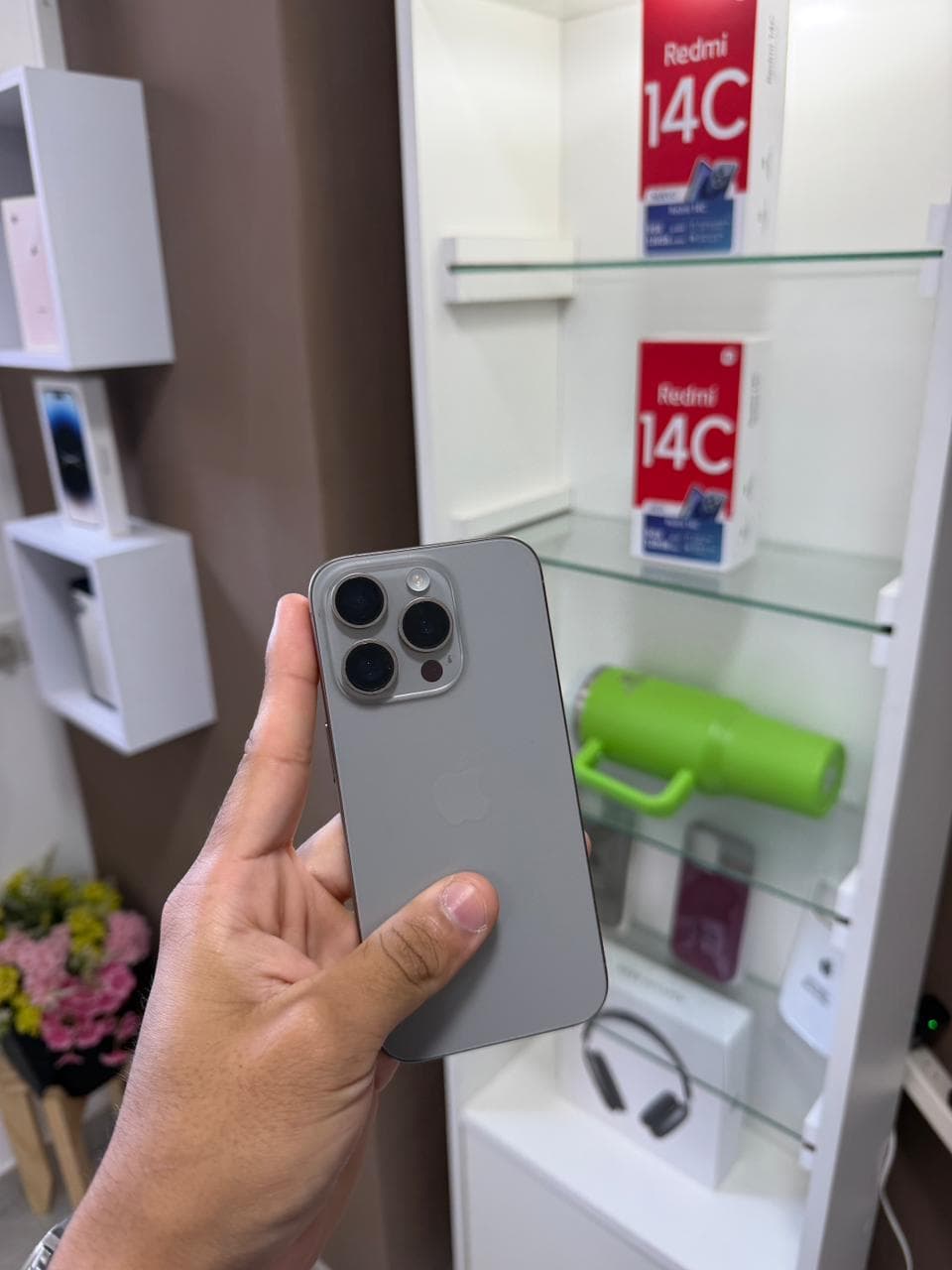 iPhone 15 Pro Titanio