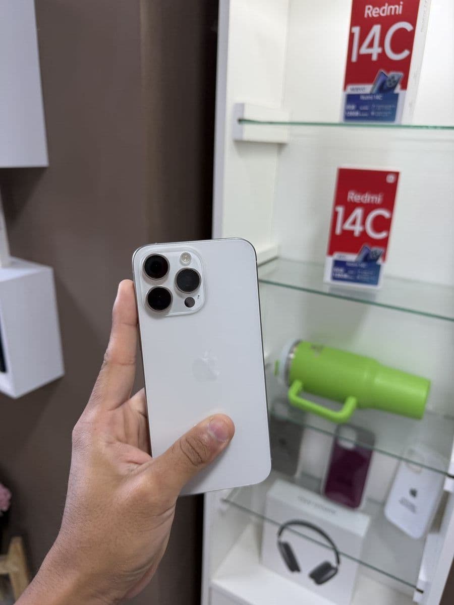 iPhone 15 Pro Titanio Blanco