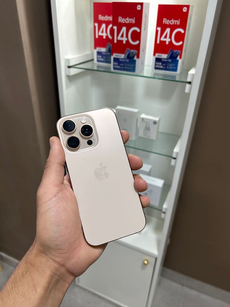 iPhone 16 Pro Titanio Desierto
